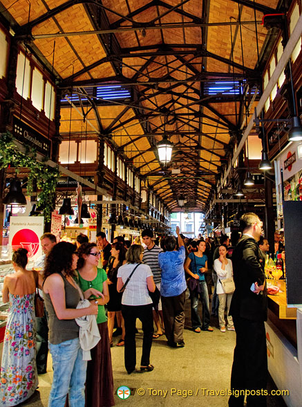 This Madrid market is full of tapas-loving visitors