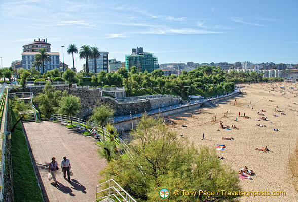 The Piquío Gardens split the Sardinero beach into two parts