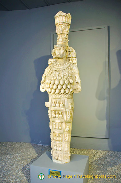 Sculpture of Great Artemis