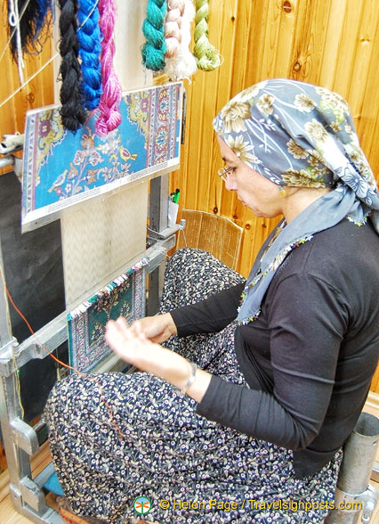 Handweaving silk rugs