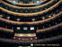 Wiener Staatsoper has an auditorium capacity of 2,284
