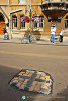 The Oxford Martyrs, Cranmer, Ridley and Latimer, were burnt at the stake here in 1555 and 1556. You can see this Martyrs' cross in Broad Street