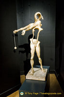 Dalí Sculpture - Homage to Newton for his discovery of the law of gravity