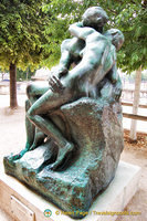 Le Baiser, from a different angle