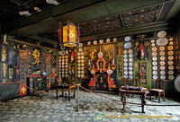 The Chinese Drawing Room with its many Chinese decorative elements reflect the period when Victor Hugo was in exile in Guenesey