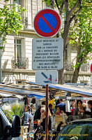Traffic sign for market days on Avenue du Président Wilson 