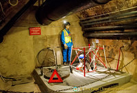 Mannequin of workers at work in the Paris sewers