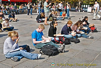 Students sketching the Notre-Dame