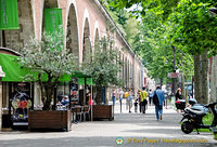 Viaduc des Arts is also home to a few cafes and restaurants