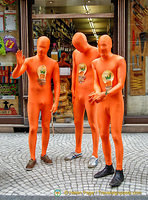 Street performers in rue Montorgueil