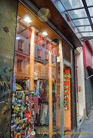 Vintage Desir fashion shop, rue Yvonne le Tac