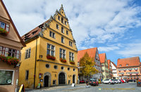 Shranne (yellow building) on Weinmarkt