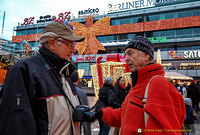 A meeting of friends at the Christmas market