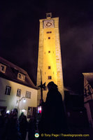 Night Watchman in front of the Burgtor