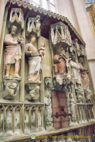 Tabernacle niche in the side wall of the choir