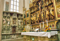 Tabernacle niche and the Altar of the Twelve Apostles