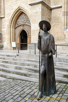Sculpture of St James outside Jakobskirche