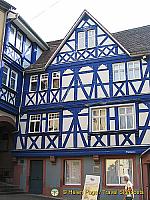 This “smalteblau”, blue house, dates back to 1593