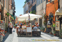 Many restaurants in Castel Gandolfo's Corso della Repubblica