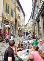 Shops and cafes along via Nazionale