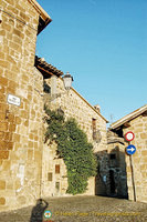 Houses along Via Volsinia