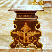 Cattedrale di San Lorenzo offering box