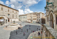 Piazza IV Novembre, Perugia main square