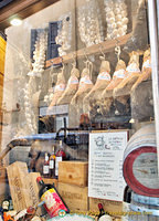 La Bottega dei Sapori Antichi has panini and typical Sienese food