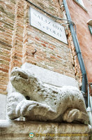 Lion bearing a human head above the entrance of Chiesa San Polo