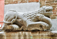 Lion bearing a snake over the entrance of Chiesa San Polo