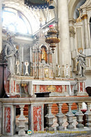 Statues of St Jeremiah and St Peter on the main altar