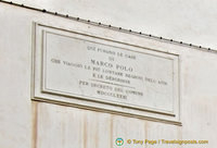 Plaque indicating that Marco Polo once lived here