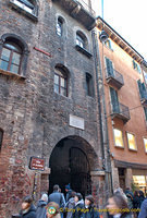 Archway to Casa di Giulietta