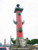 The Rostral Columns on the Strelka 