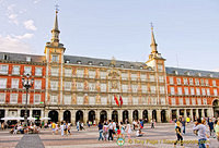 Casa de la Panaderia (Bakery House) now houses the Madrid Tourist Board and on the  ground floor is the tourism office.