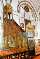 Bursa Ulu Camii minbar on the right of the mihrab