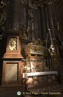 The altar to the right is dedicated to St. Benedict but the sarcophagus is empty.
[Abbey Church - Melk Benedictine Abbey - Aust