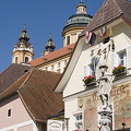 Kolomanibrunnen in the middle of Melk town square