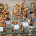 Porcelain figurines - Melk shopping