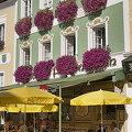 There are many cafes and places to eat in Mondsee