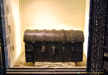 This chest holds the City's seal and archives during the Middle Ages