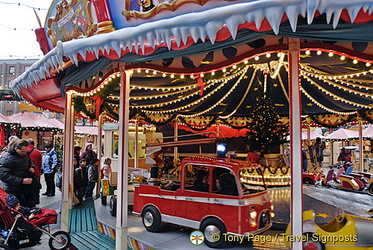 Cologne Weihnachtsmarkt motor car carousel