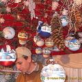 Handmade tinsels at the Cologne Christmas market (1975 visits) This pleasant young man was the creator of these beautiful tinsels.
[Cologne Weihnachtsmarkt - Colog... Handmade tinsels at the Cologne Christmas market