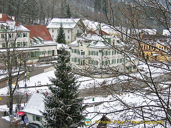 A view of Villa Jagerhaus and Hotel Lisl from the hill