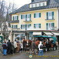 Hohenschwangau - Germany (2368 visite) Be prepared for queues if you'd like to ride on one of these. There was a big line waiting when we w... Hohenschwangau - Germany
