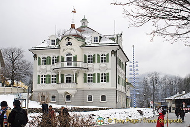 Enjoy views of Schloss Hohenschwangau and Neuschwanstein from your room in Villa Jagerhaus