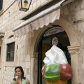 Fontana Ice-cream parlour opposite the Big Fountain of Onofrio
