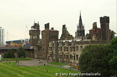 Built during the period 1869-1873, the Clock Tower rises to a height of 40m and consists of seven stories
[Cardiff Castle - Car