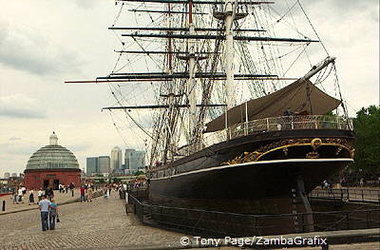 Cutty Sark and the entrance to the Greenwich Tunnel