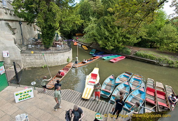 Punting is an Oxford tradition.  The Magdalen Bridge Boathouse on High Street has chauffeured punts or you can hire a punt boat and do your own punting.